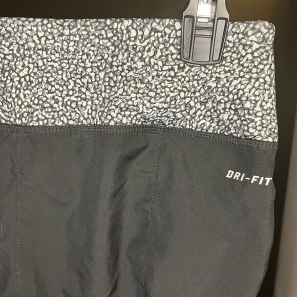 Nike Dri-Fit Women’s Black Athletic Shorts Size S - Picture 3 of 5